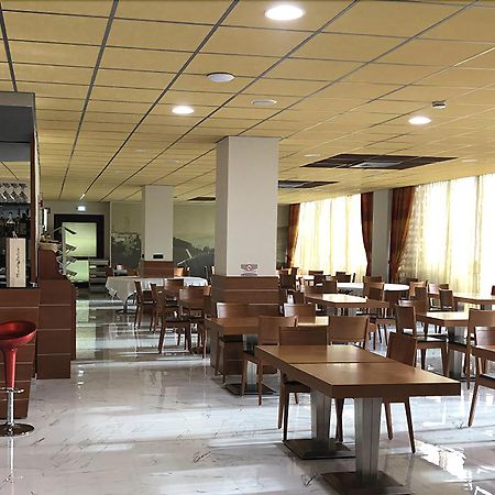 Castahotel Castagnito Bagian luar foto