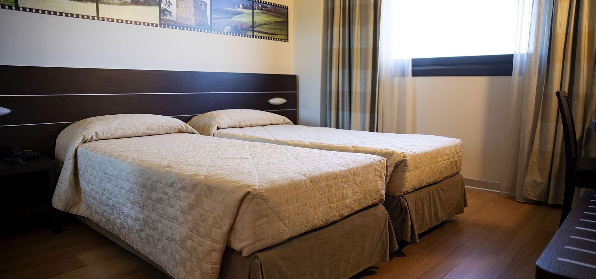 Castahotel Castagnito Bagian luar foto