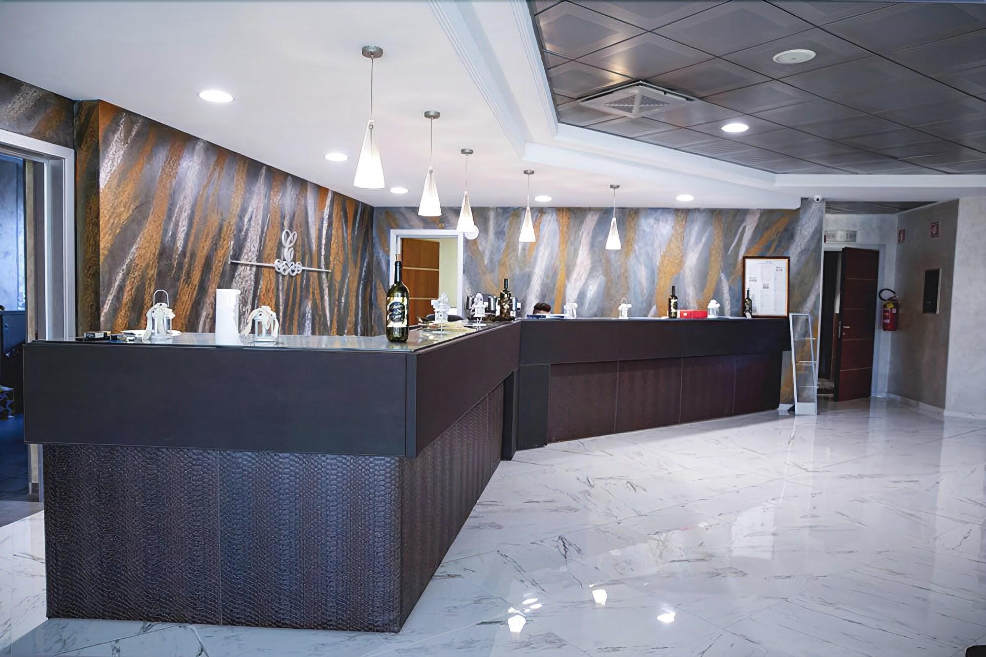 Castahotel Castagnito Bagian luar foto