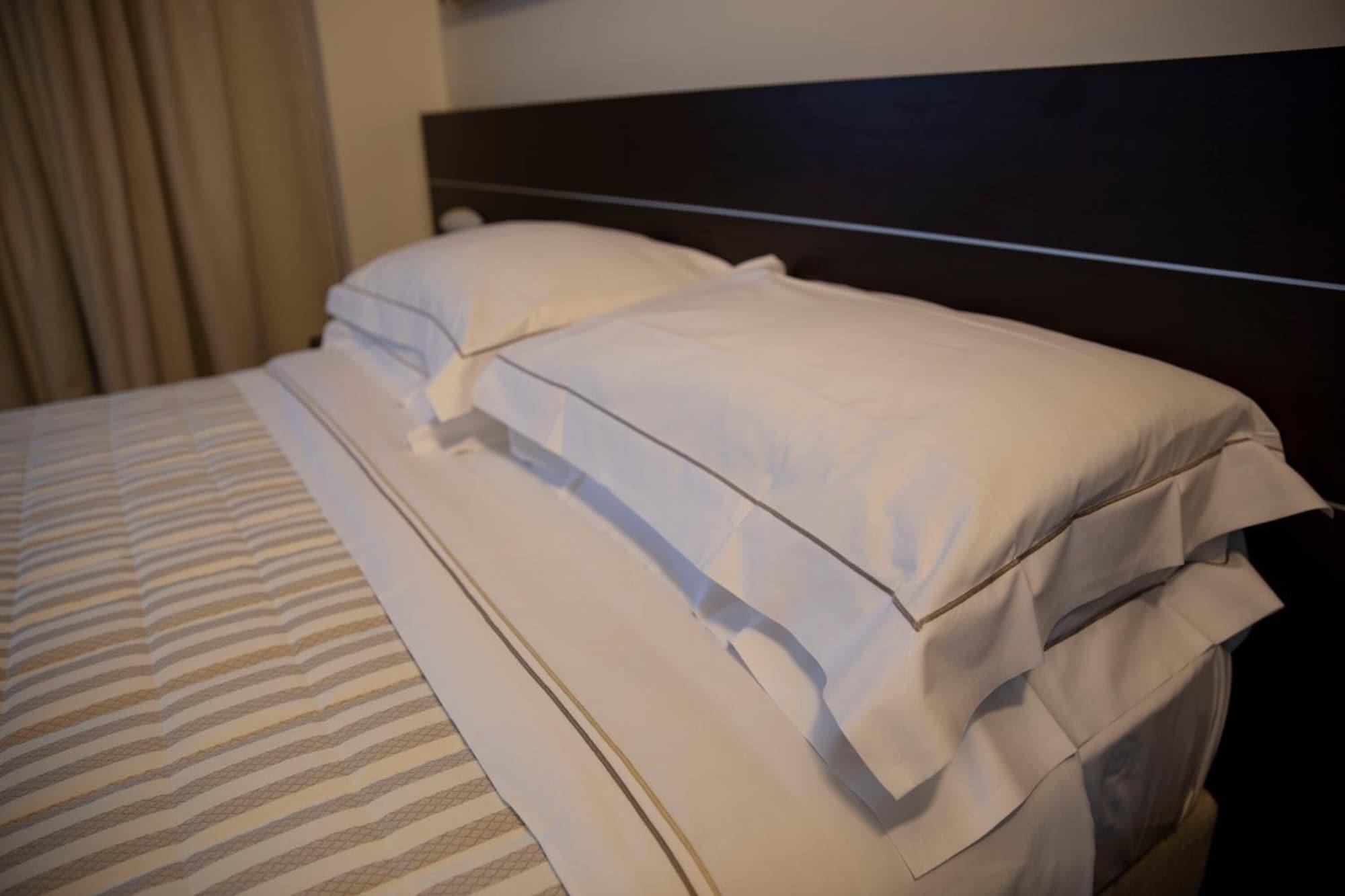 Castahotel Castagnito Bagian luar foto