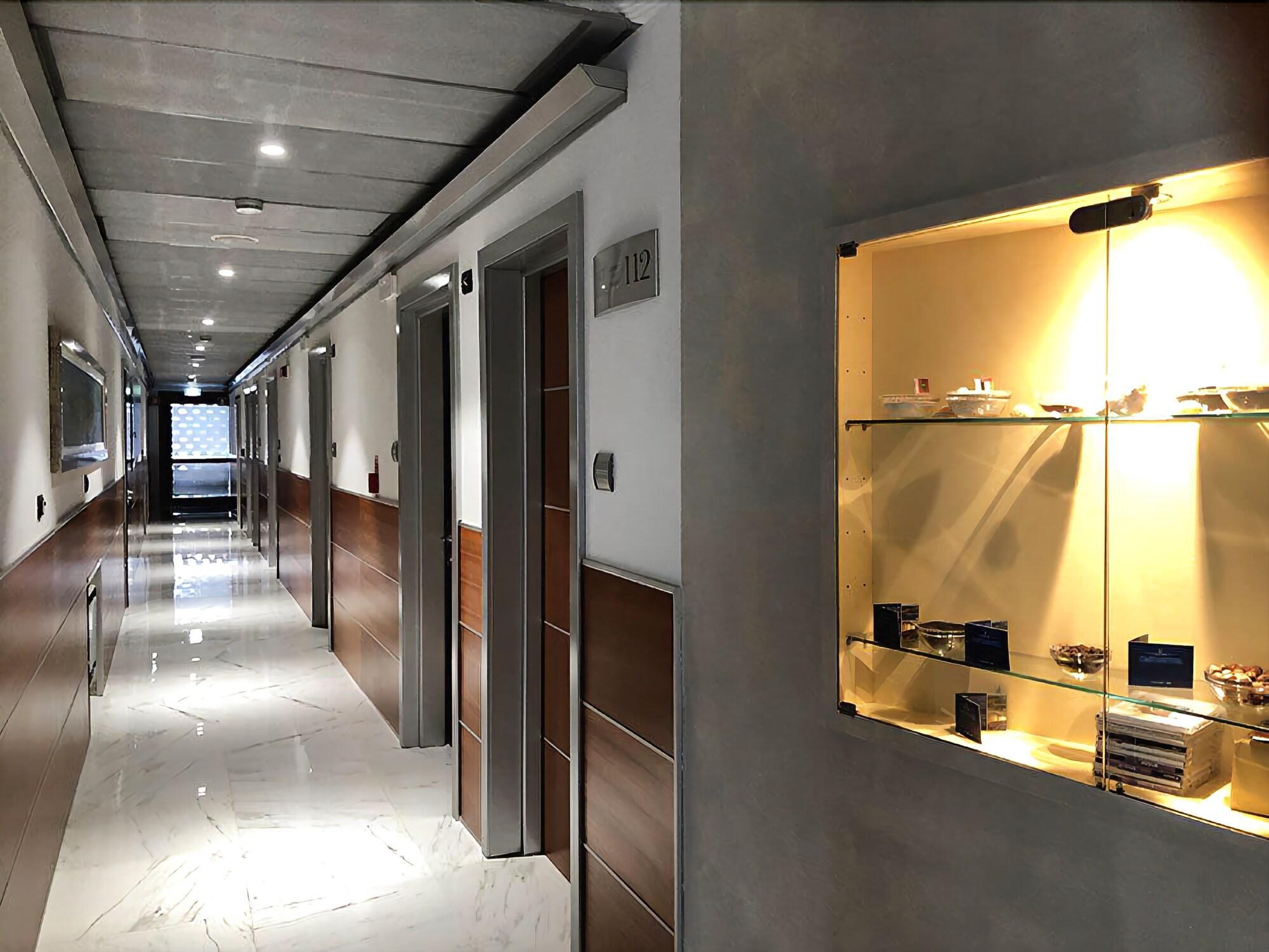 Castahotel Castagnito Bagian luar foto