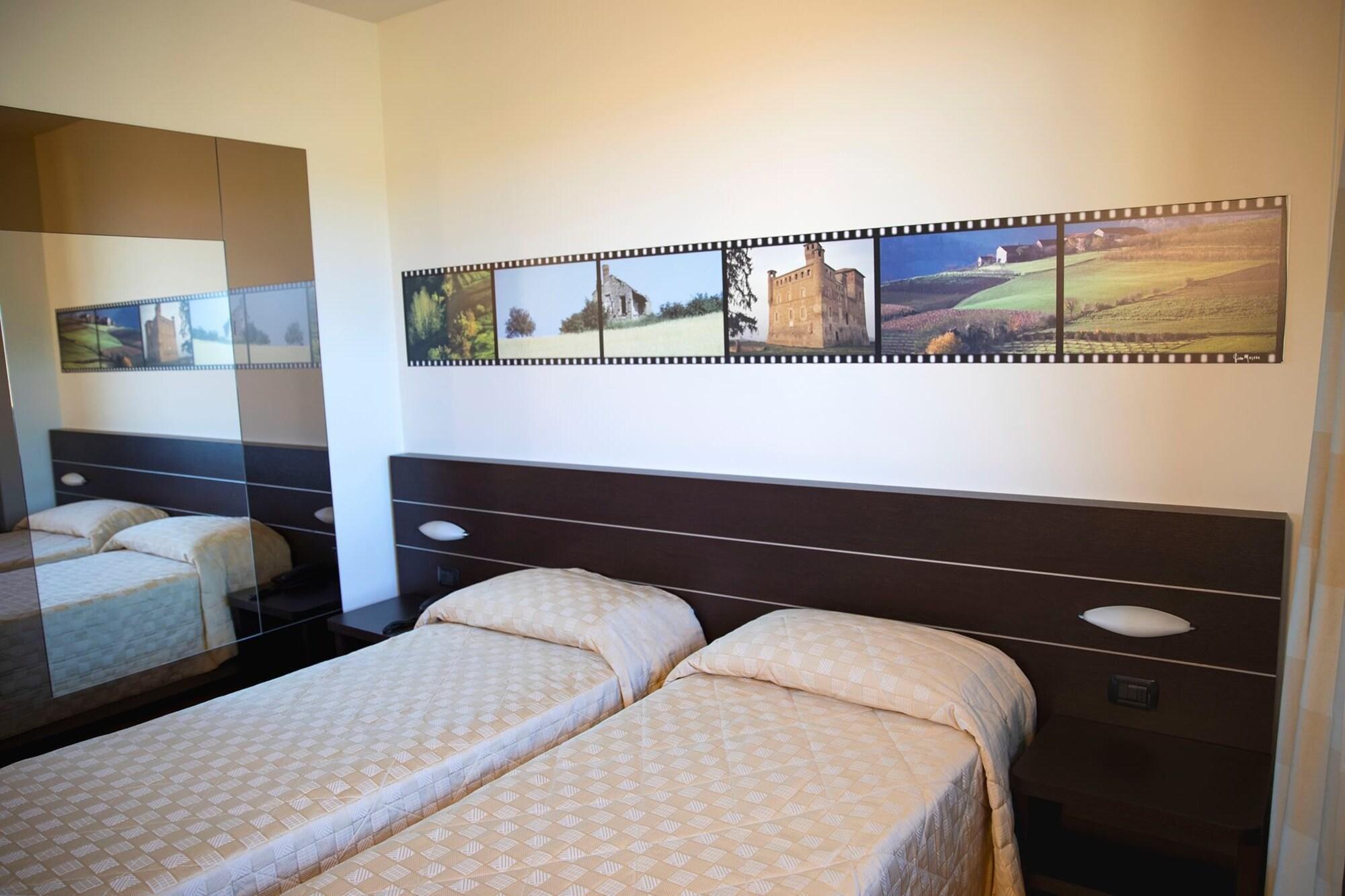 Castahotel Castagnito Bagian luar foto