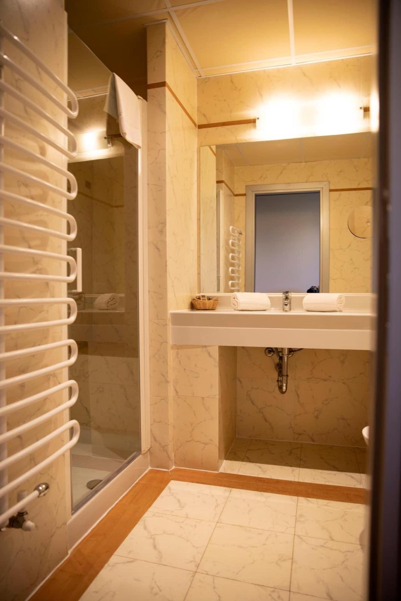 Castahotel Castagnito Bagian luar foto