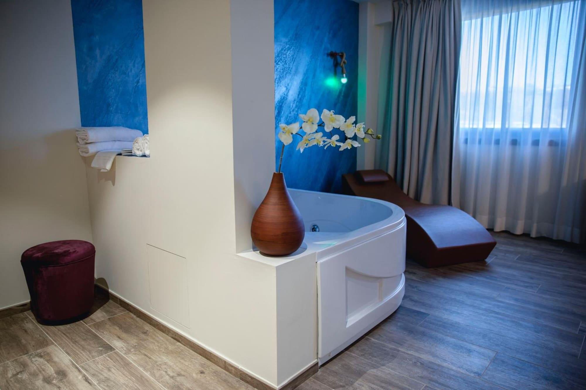 Castahotel Castagnito Bagian luar foto
