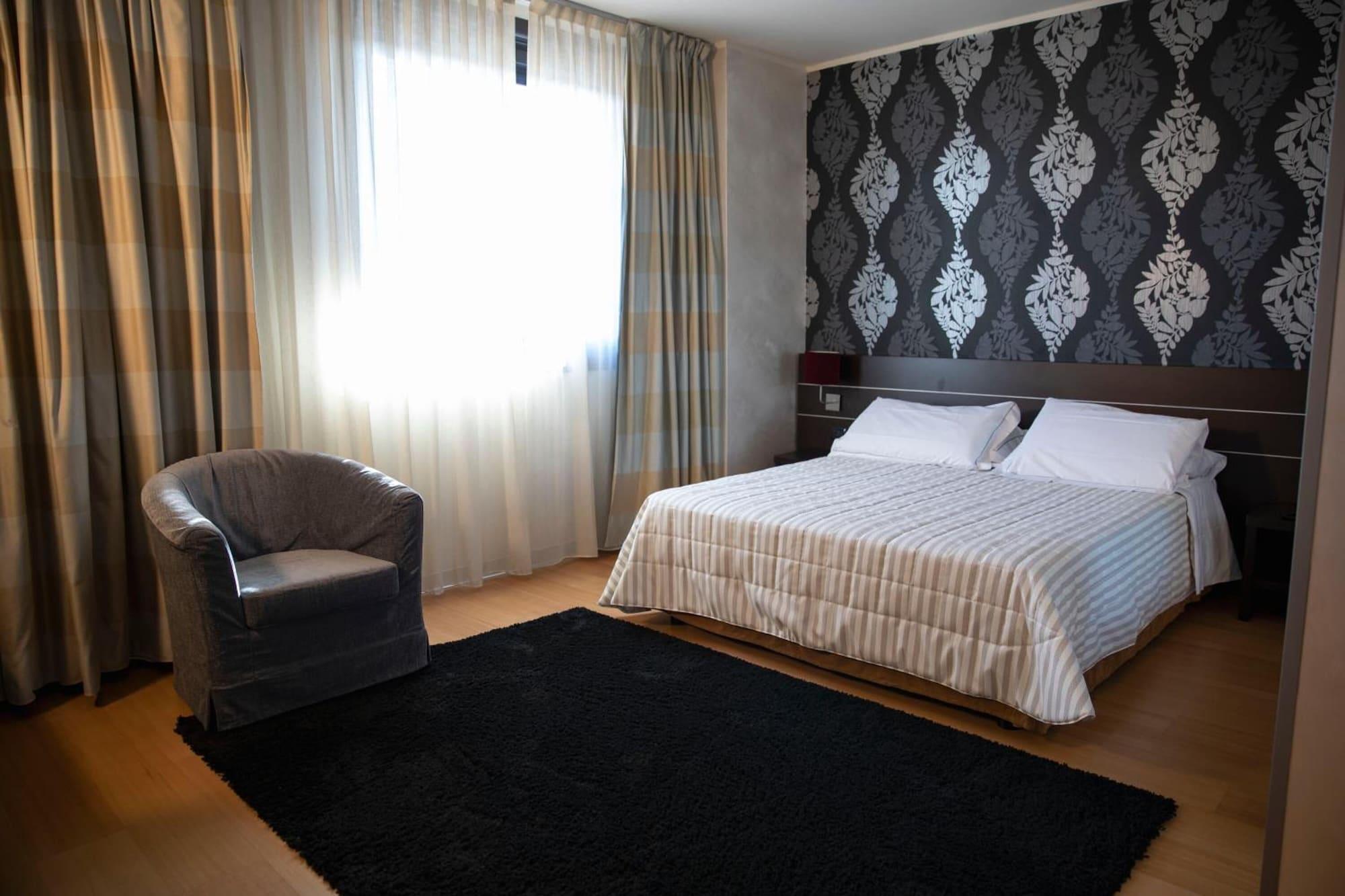 Castahotel Castagnito Bagian luar foto